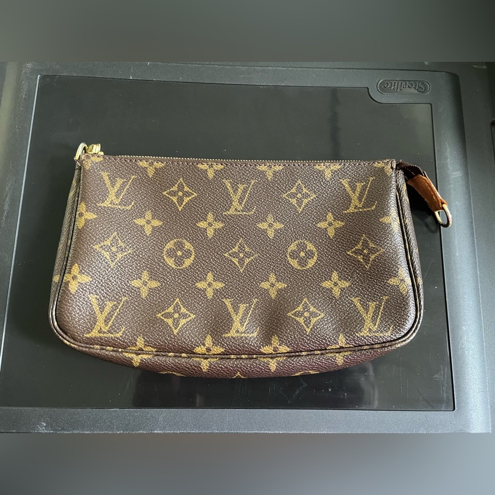 Louis Vuitton Monogram Pochette